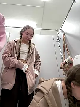 FroggyAnna online show from December 15, 2025, 6:47 pm