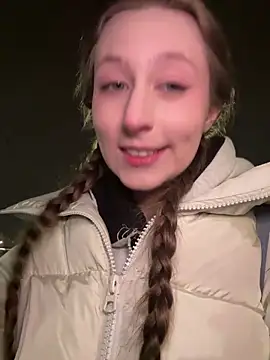 FroggyAnna online show from December 3, 2025, 3:11 pm