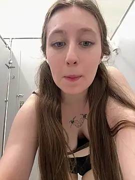 FroggyAnna online show from July 28, 2026, 7:39 pm