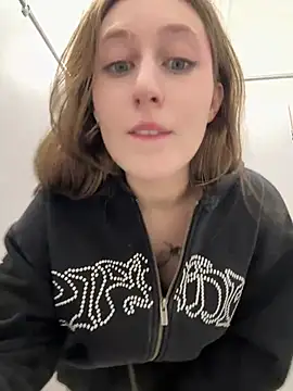 FroggyAnna online show from July 7, 2026, 3:26 pm