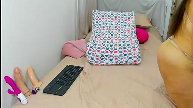 Isbettyche online show from October 3, 2025, 3:52 am