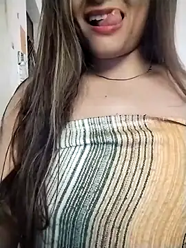 Sexy vernilla online show from May 7, 2026, 10:35 pm