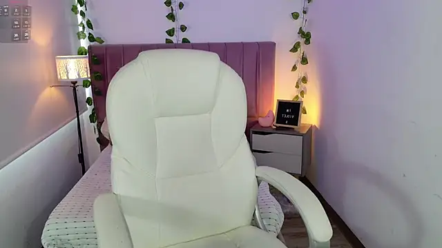 VioletBlacke  online show from December 22, 2025, 2:50 pm