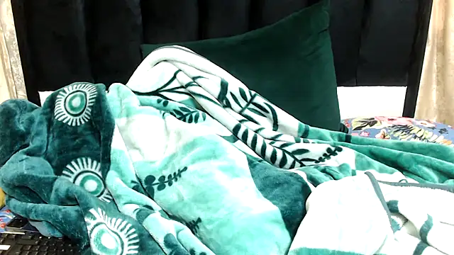 Hotsexyberry21 online show from November 3, 2025, 8:07 am