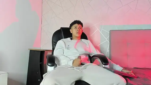 Alex Colton7 online show from November 30, 2025, 4:02 am