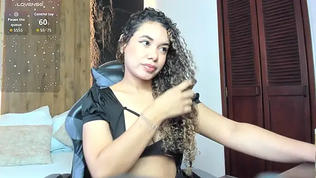 Snapshot of angie_leonn chatting on February 13, 2026, 1:22 pm angie leonn online show from February 13, 2026, 1:22 pm