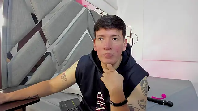 ZoeandEthan online show from October 11, 2025, 6:42 pm