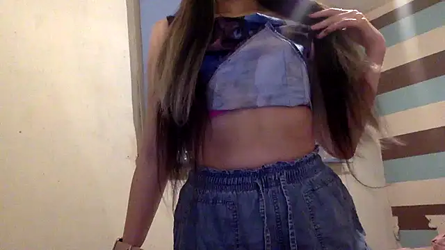 Bellababexox  online show from September 15, 2025, 4:35 am