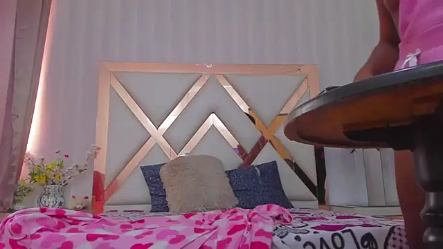 LicyEvans1 online show from December 4, 2025, 7:02 pm