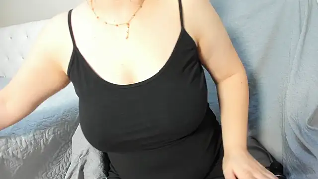 twinwoke12 online show from July 21, 2026, 3:35 pm