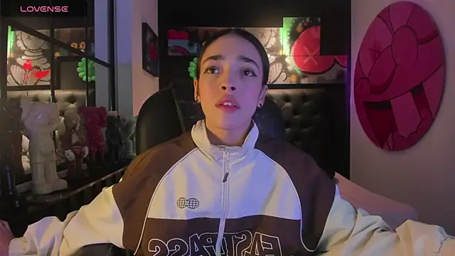 Snapshot of miIa_bratz chatting on March 6, 2026, 8:37 pm miIa bratz online show from March 6, 2026, 8:37 pm