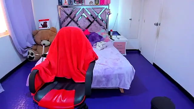 Luna Analya online show from April 23, 2026, 1:57 pm