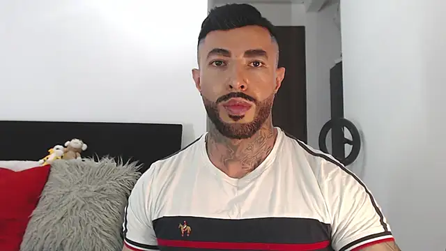 andrea de lucaa online show from May 13, 2026, 3:24 am