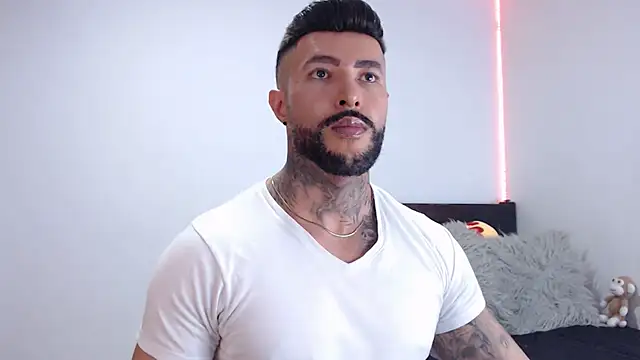 andrea de lucaa online show from September 9, 2025, 2:54 am