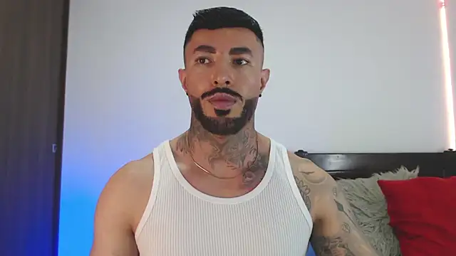 andrea de lucaa online show from April 26, 2026, 4:32 am