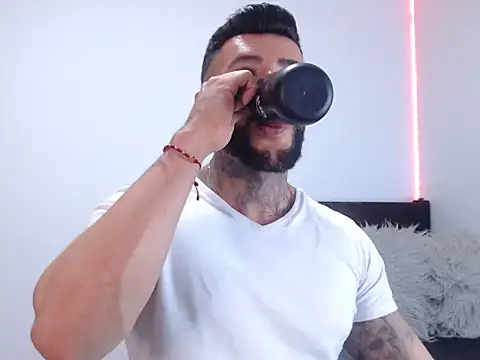 andrea de lucaa online show from September 21, 2025, 3:11 am