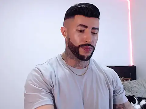 andrea de lucaa online show from October 9, 2025, 3:29 am