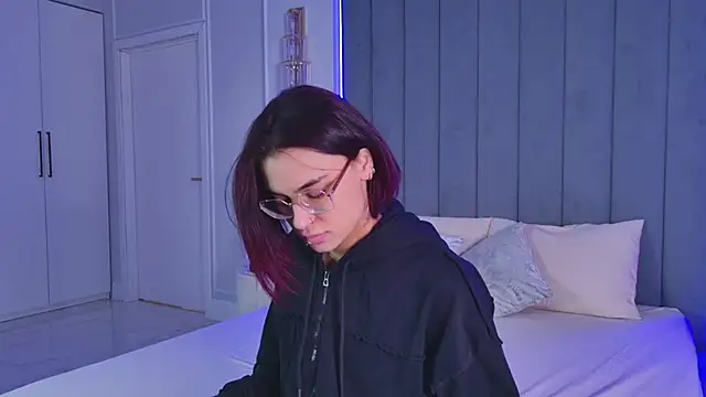 VioletAsh online show from May 3, 2026, 4:17 am