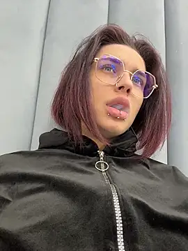 VioletAsh online show from May 4, 2026, 4:49 am
