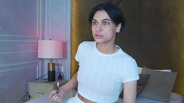 VioletAsh online show from November 17, 2025, 4:38 am