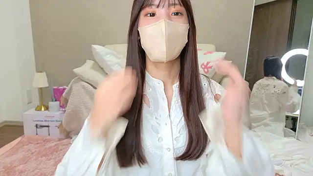 riri  nyan o0 online show from May 13, 2026, 5:14 am