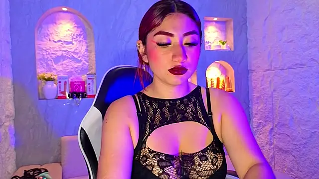 Snapshot of Sophia_tf chatting on March 3, 2026, 8:27 pm Sophia tf online show from March 3, 2026, 8:27 pm