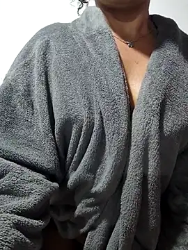 fabiolabarros online show from November 27, 2025, 6:36 am