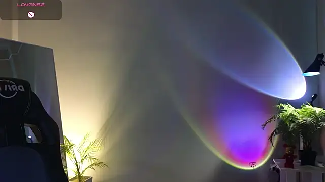 Lucy louras online show from September 29, 2025, 12:44 pm