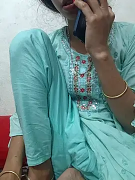 Snapshot of maya-Couple19 chatting on February 20, 2026, 5:59 pm maya-Couple19 online show from February 20, 2026, 5:59 pm