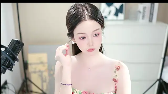 abbyli12 online show from November 12, 2025, 3:27 pm