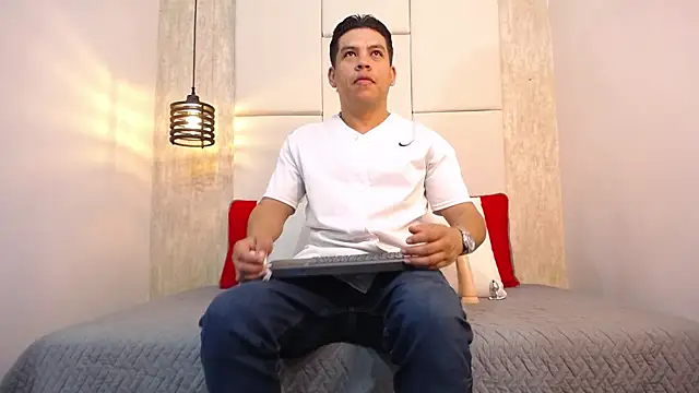 Snapshot of Dominic_Taylor_ chatting on September 18, 2025, 11:46 am Dominic Taylor online show from September 18, 2025, 11:46 am