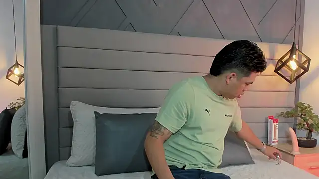 Snapshot of Dominic_Taylor_ chatting on September 12, 2025, 11:32 am Dominic Taylor online show from September 12, 2025, 11:32 am