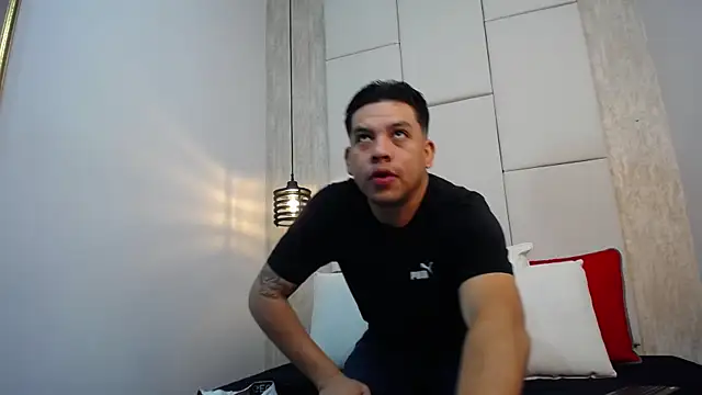 Snapshot of Dominic_Taylor_ chatting on September 20, 2025, 11:37 am Dominic Taylor online show from September 20, 2025, 11:37 am