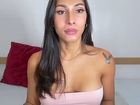Snapshot of IslandBeauty chatting on May 2, 2026, 9:14 am IslandBeauty online show from May 2, 2026, 9:14 am