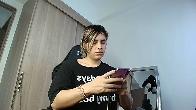 brunothompson3 online show from September 15, 2025, 10:32 pm