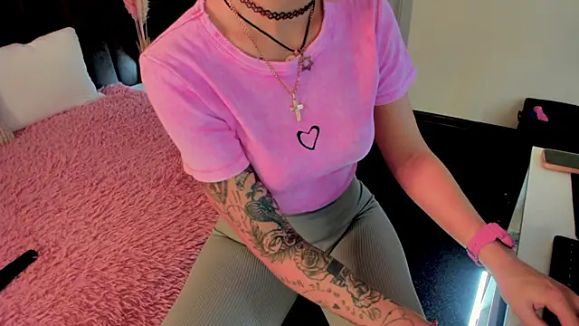 Kira Key online show from September 23, 2025, 1:45 am