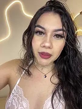 Zoe Serrat online show from November 11, 2025, 12:33 pm