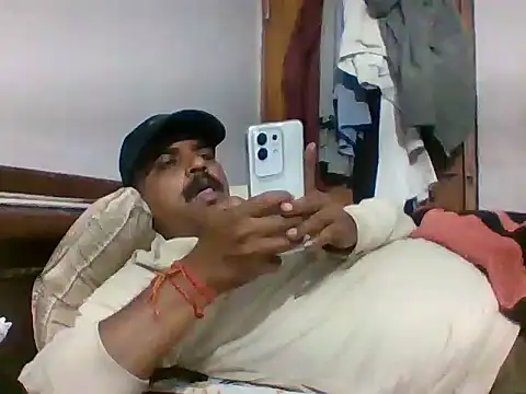 vardh033 online show from November 4, 2025, 8:18 am