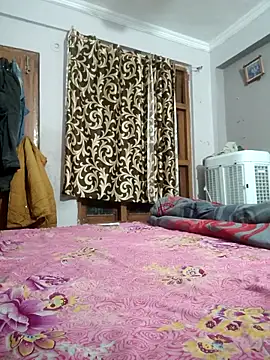 vardh033 online show from February 4, 2026, 5:30 pm