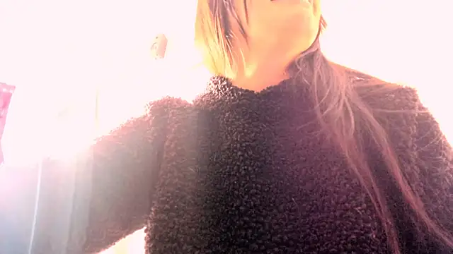 scarletr red online show from September 28, 2025, 5:20 pm