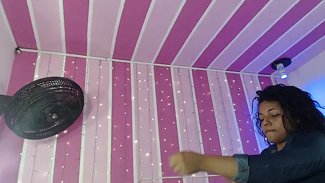 Snapshot of veronica_em1 chatting on March 20, 2026, 1:23 pm veronica em1 online show from March 20, 2026, 1:23 pm