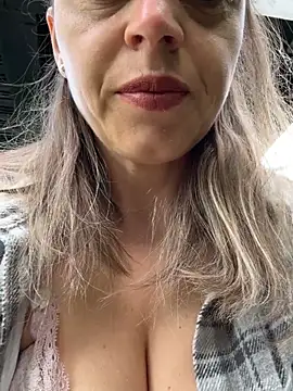 ladywithbigass online show from June 10, 2026, 4:35 am