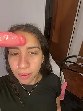 Snapshot of Souphicherry chatting on January 8, 2026, 11:33 pm Souphicherry online show from January 8, 2026, 11:33 pm