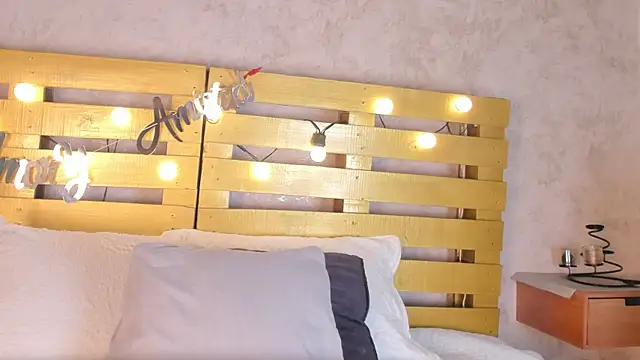 thalia888  online show from September 24, 2025, 7:09 pm