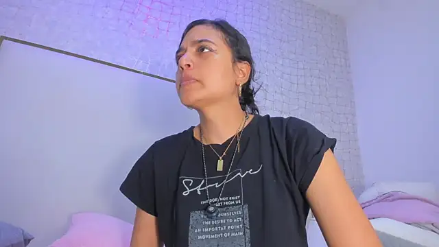 Snapshot of thalia888_ chatting on February 18, 2026, 7:10 pm thalia888 online show from February 18, 2026, 7:10 pm