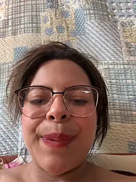 MiaCollinssx online show from July 28, 2026, 3:21 pm