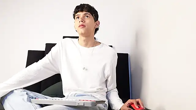 alexmark  online show from October 21, 2025, 1:43 pm