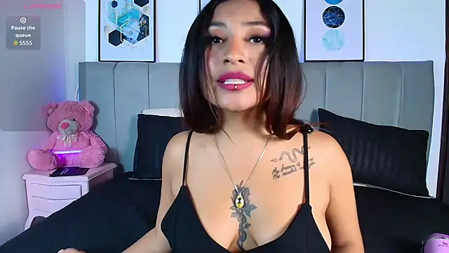 Naiaa Cruz online show from October 16, 2025, 7:44 pm