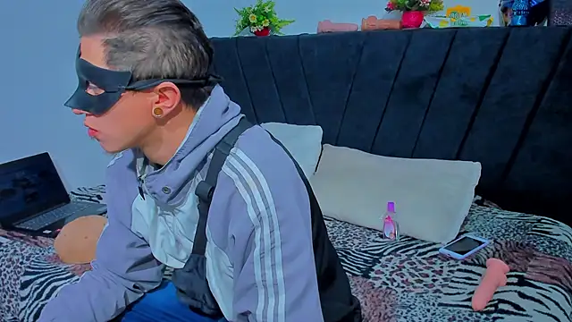 COUPLE25 33 online show from October 20, 2025, 8:26 am