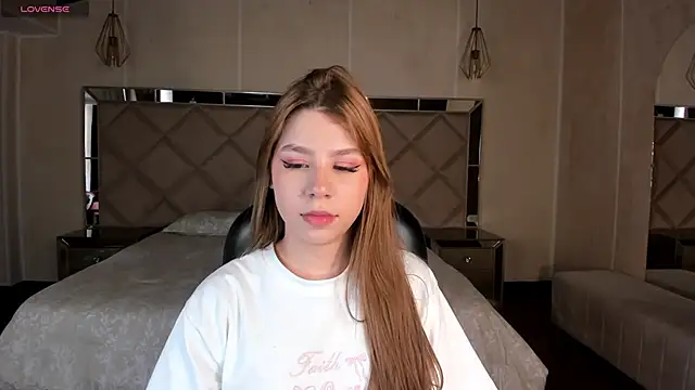 Snapshot of TiffannySins chatting on February 28, 2026, 6:51 pm TiffannySins online show from February 28, 2026, 6:51 pm